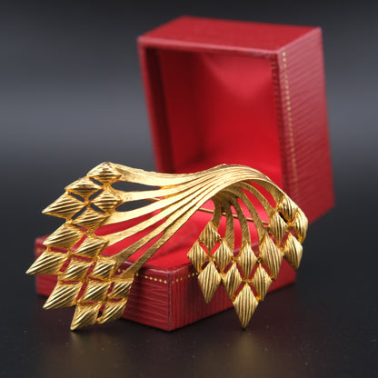 Sculptural Gold-Tone Monet Brooch – Fan Spray Textured Design