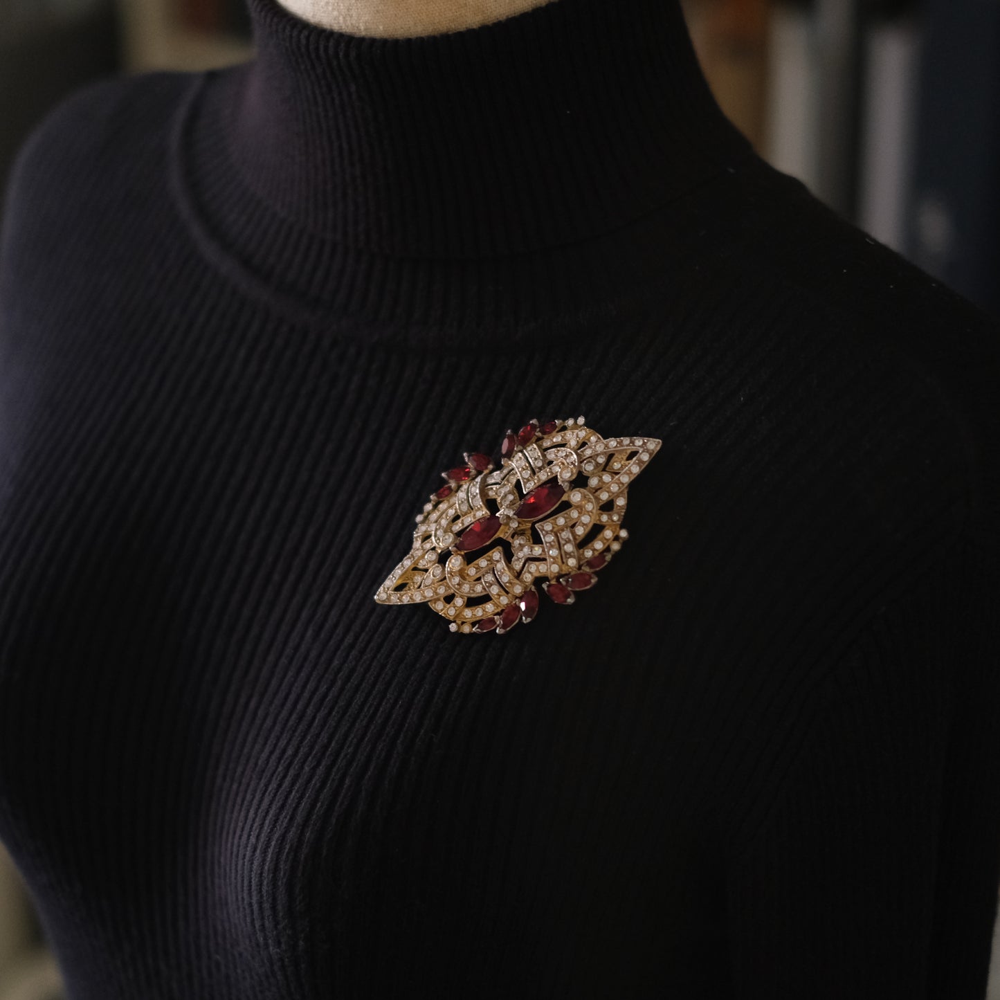 ❤️ Vintage Art Deco Style Rhinestone Brooch Gold Tone Red Marquise Crystal Statement Pin