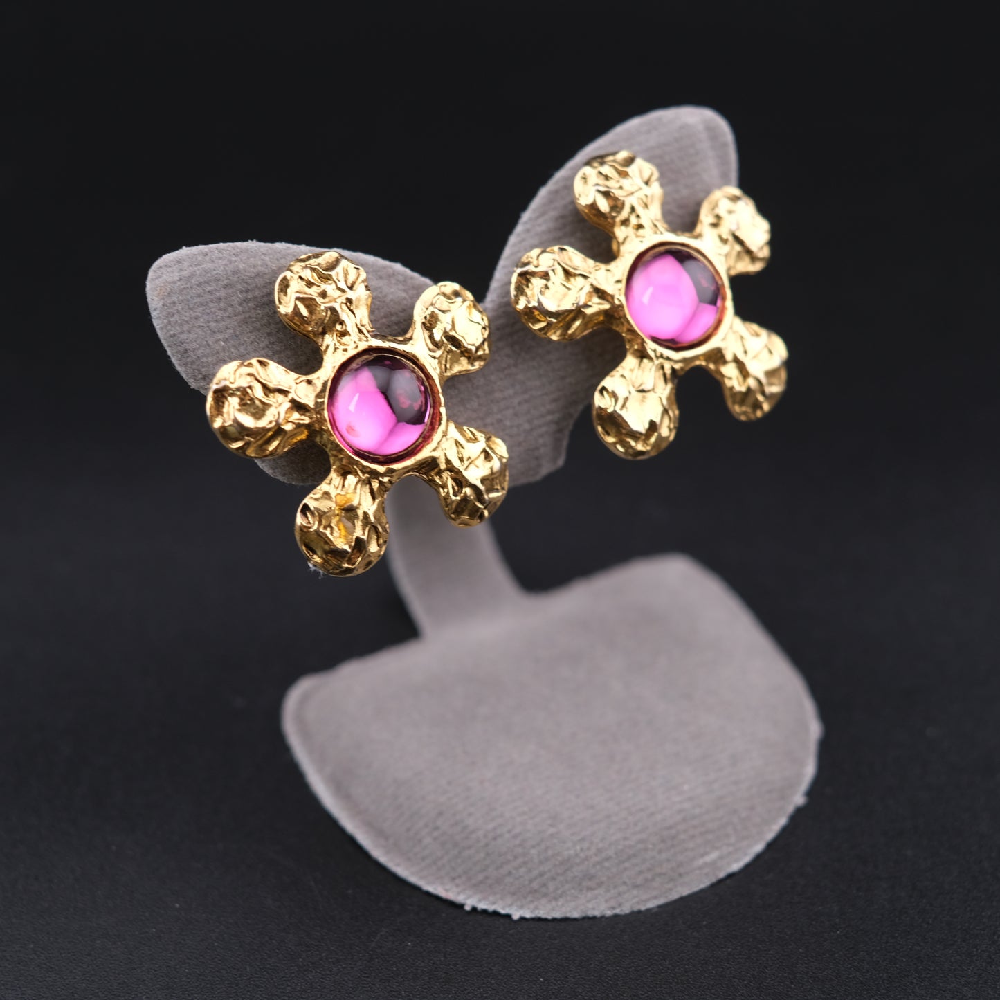 ❤️ Vintage Louis Feraud Gold Tone Clip Earrings with Fuchsia Cabochons