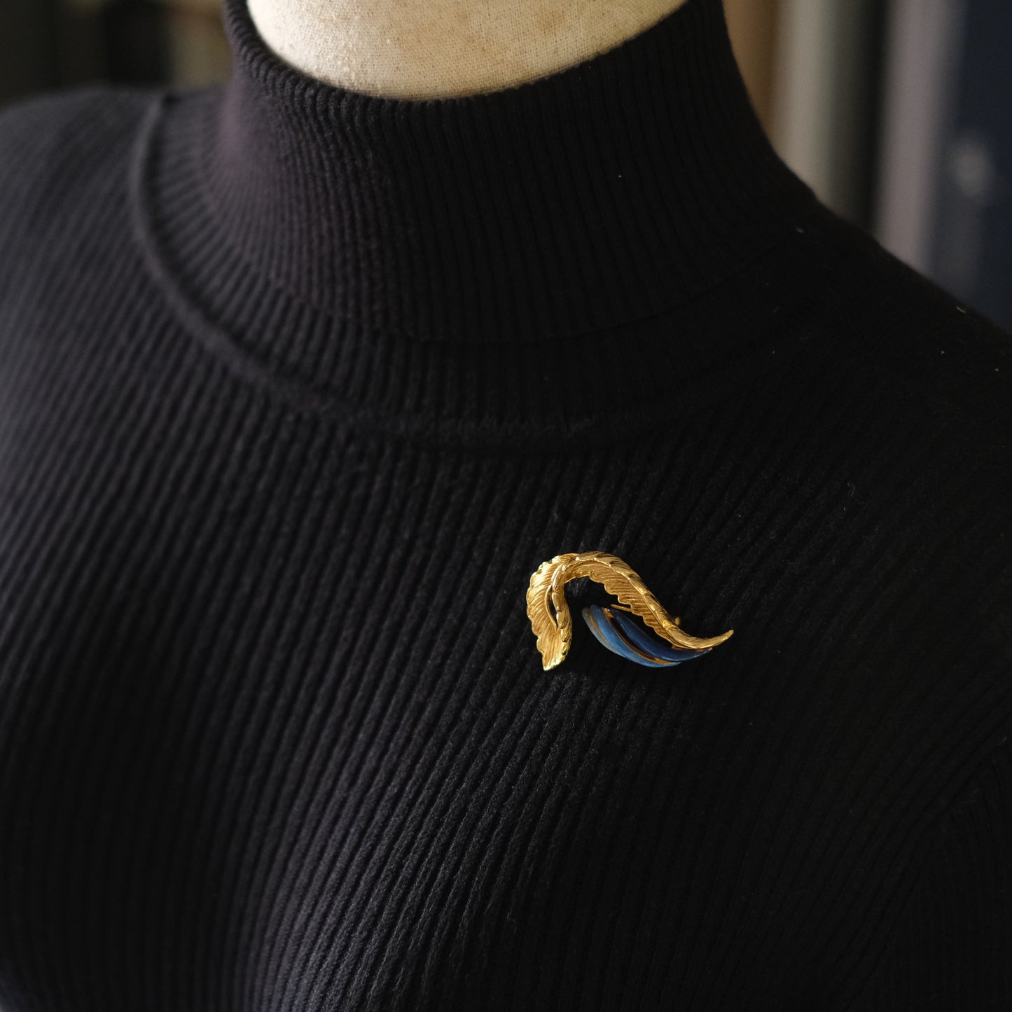 ❤️ Vintage Balenciaga Paris Gold Tone Leaf Brooch Blue Enamel