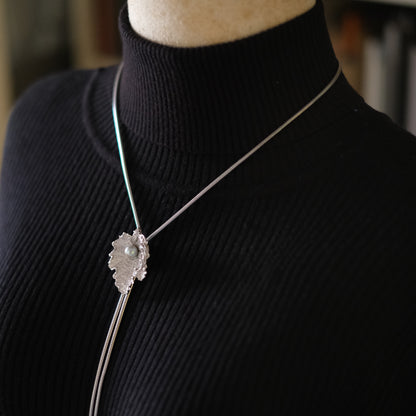 ❤️ Vintage Leaf Pearl Bolo Tie Necklace Silver Tone Adjustable 30”