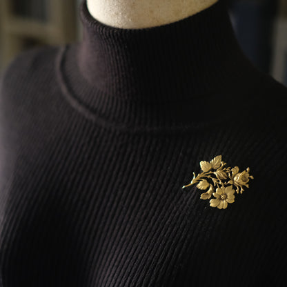 Vintage Gold-Tone Floral Brooch – Textured Flower & Leaf Design