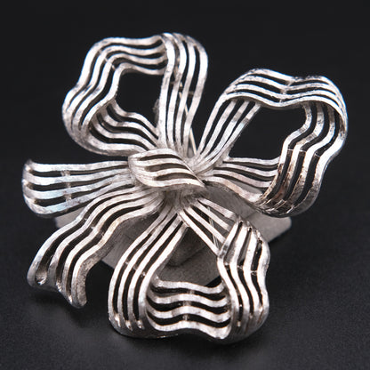 ❤️ Vintage Monet Silver Tone Openwork Ribbon Bow Brooch 3 Inch Modernist Statement Pin