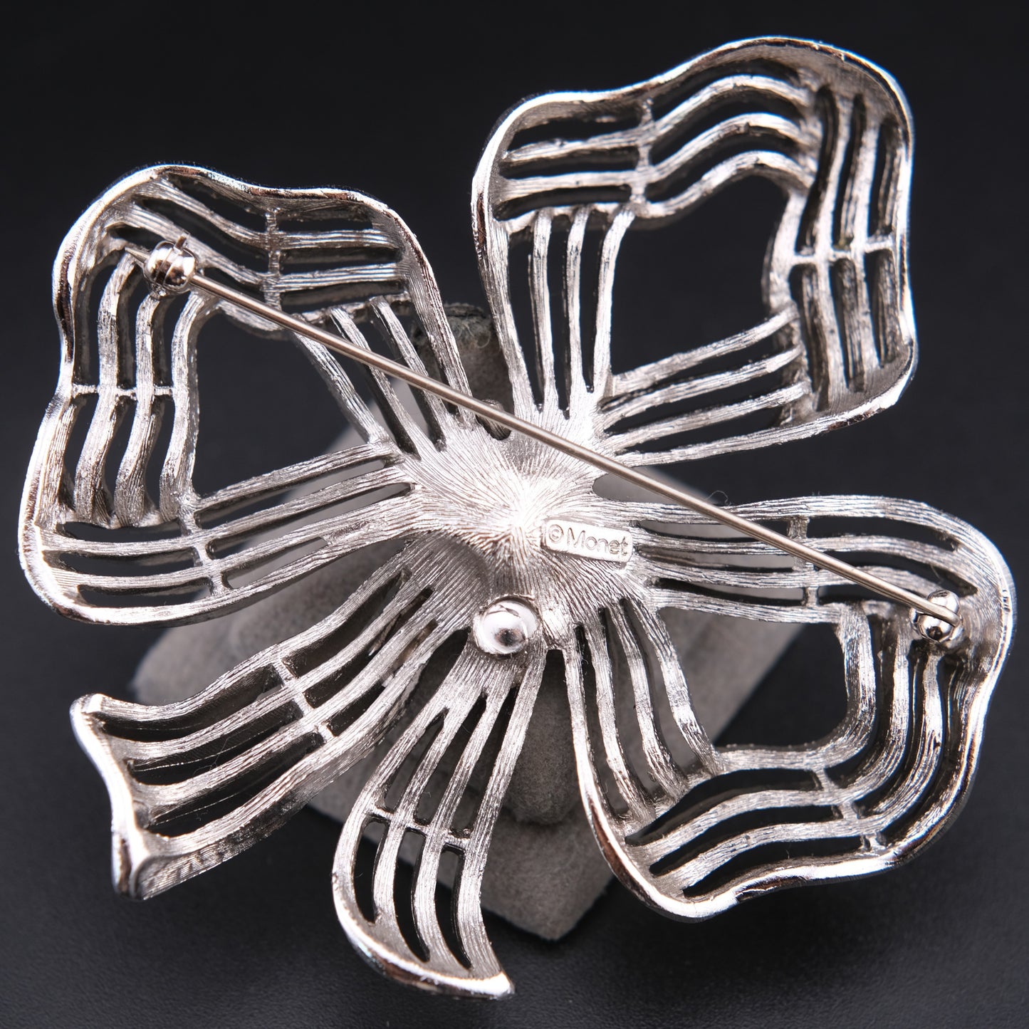 ❤️ Vintage Monet Silver Tone Openwork Ribbon Bow Brooch 3 Inch Modernist Statement Pin