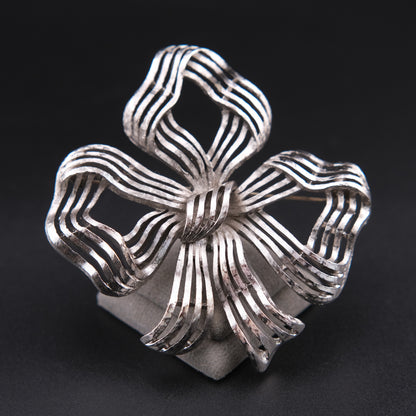 ❤️ Vintage Monet Silver Tone Openwork Ribbon Bow Brooch 3 Inch Modernist Statement Pin