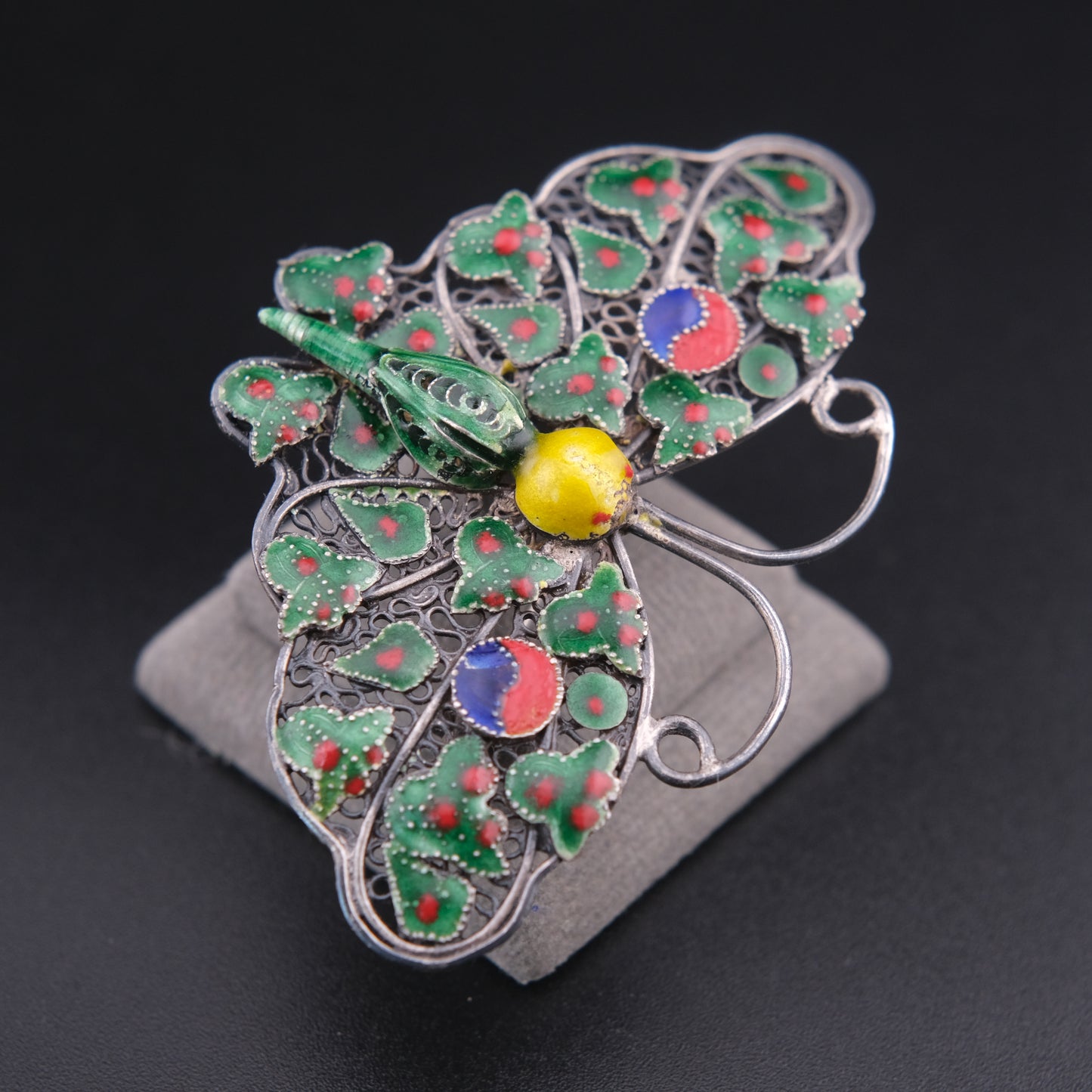 ❤️ Vintage Silver Filigree Enamel Butterfly Brooch Green Red Asian Motif 2.3”
