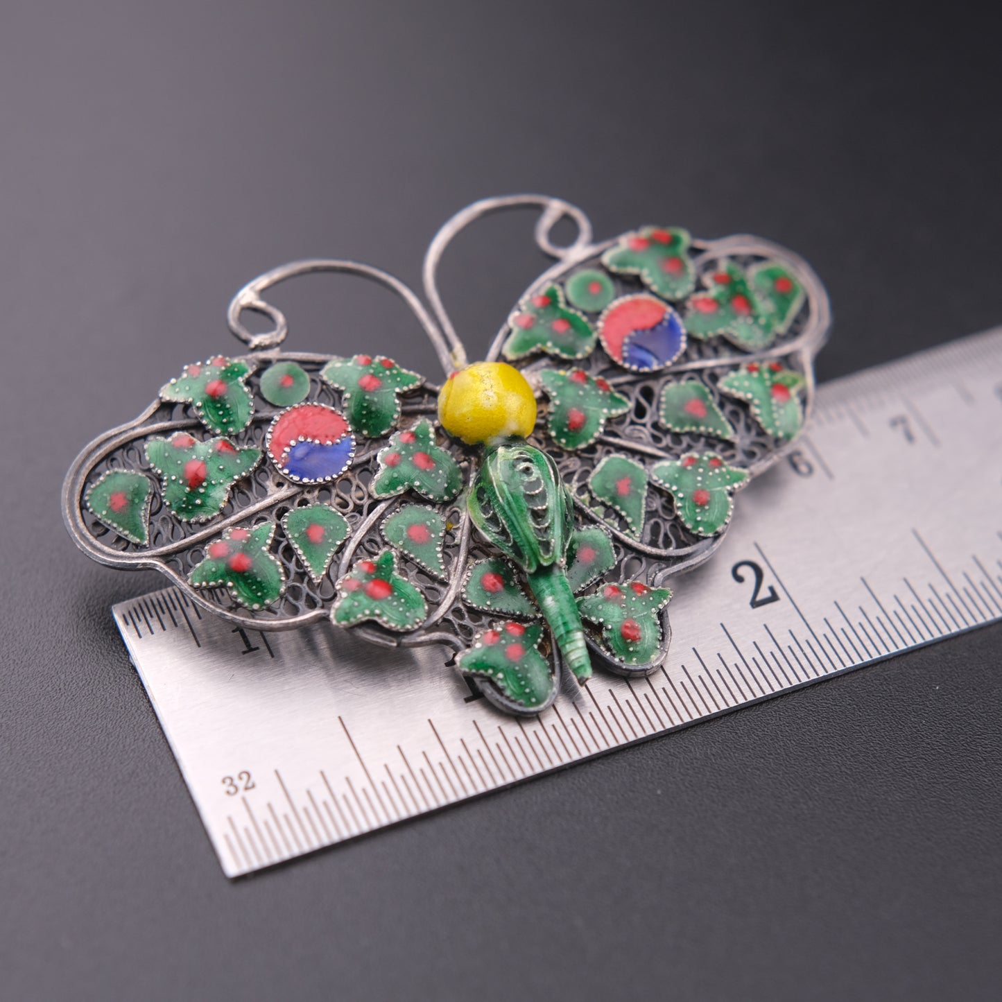 ❤️ Vintage Silver Filigree Enamel Butterfly Brooch Green Red Asian Motif 2.3”