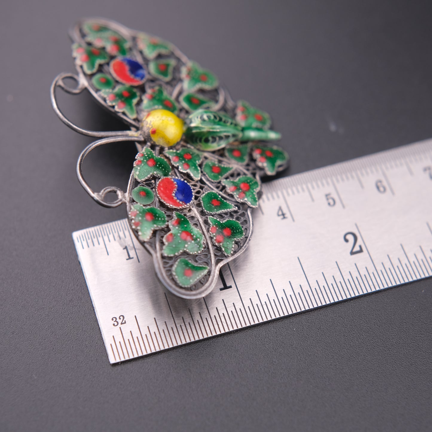 ❤️ Vintage Silver Filigree Enamel Butterfly Brooch Green Red Asian Motif 2.3”