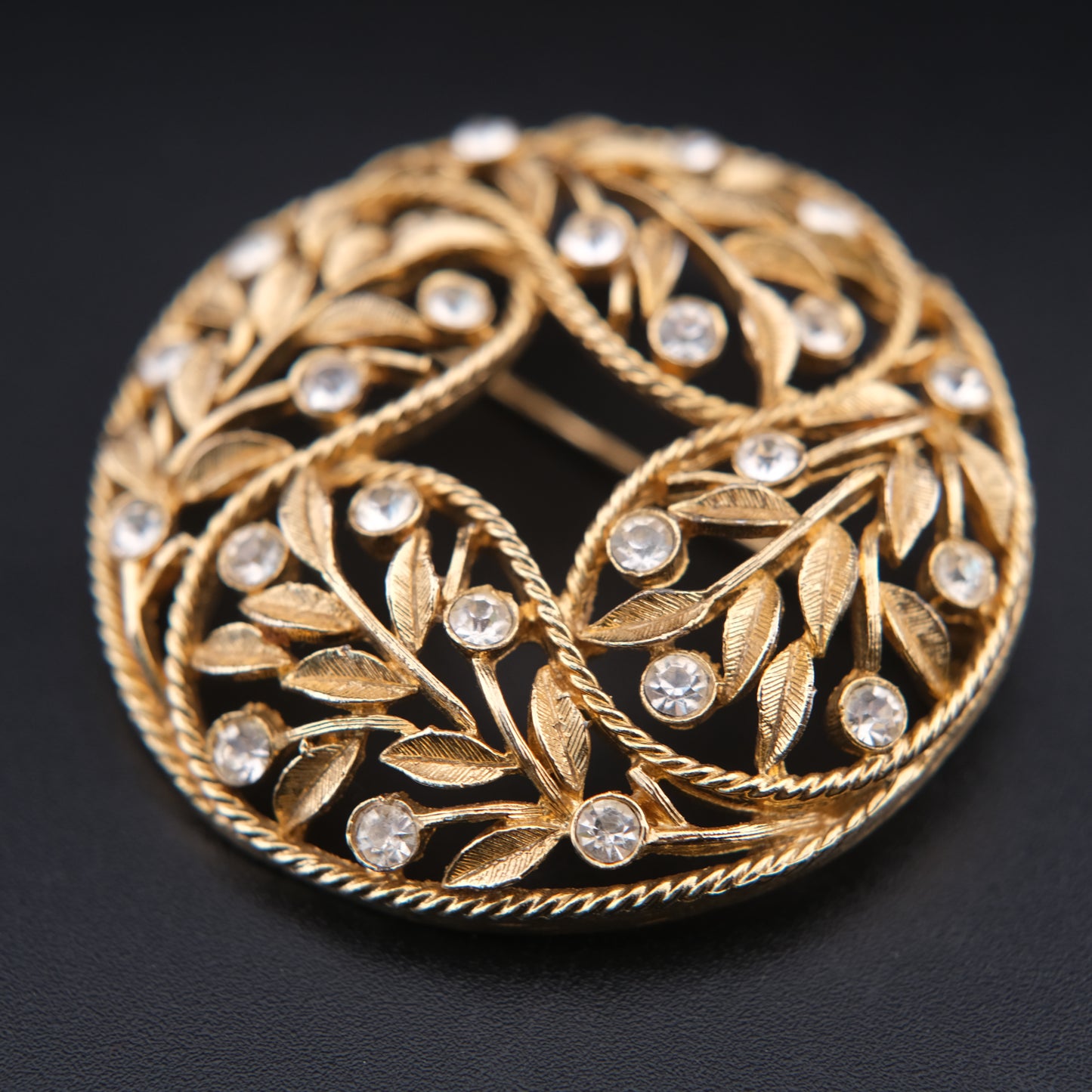 ❤️ Vintage Emmons Gold-Tone Laurel Wreath Rhinestone Circle Brooch