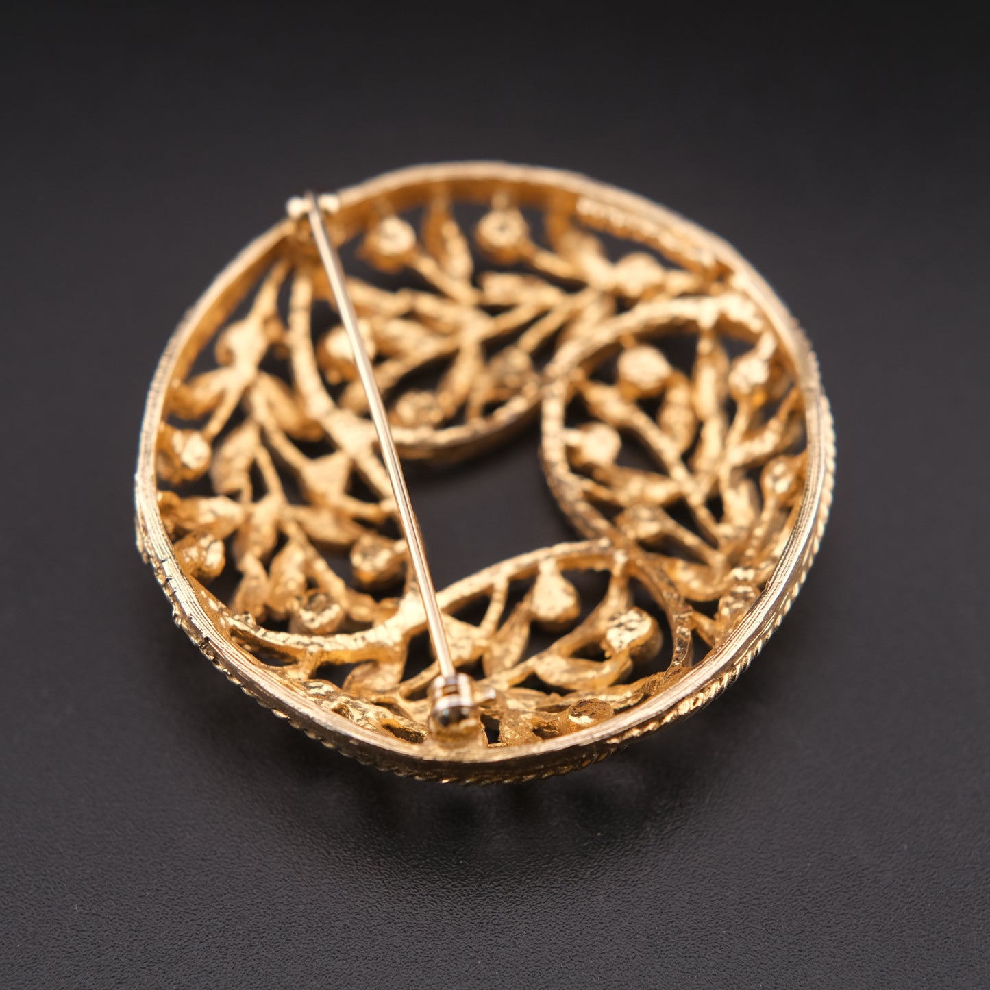❤️ Vintage Emmons Gold-Tone Laurel Wreath Rhinestone Circle Brooch