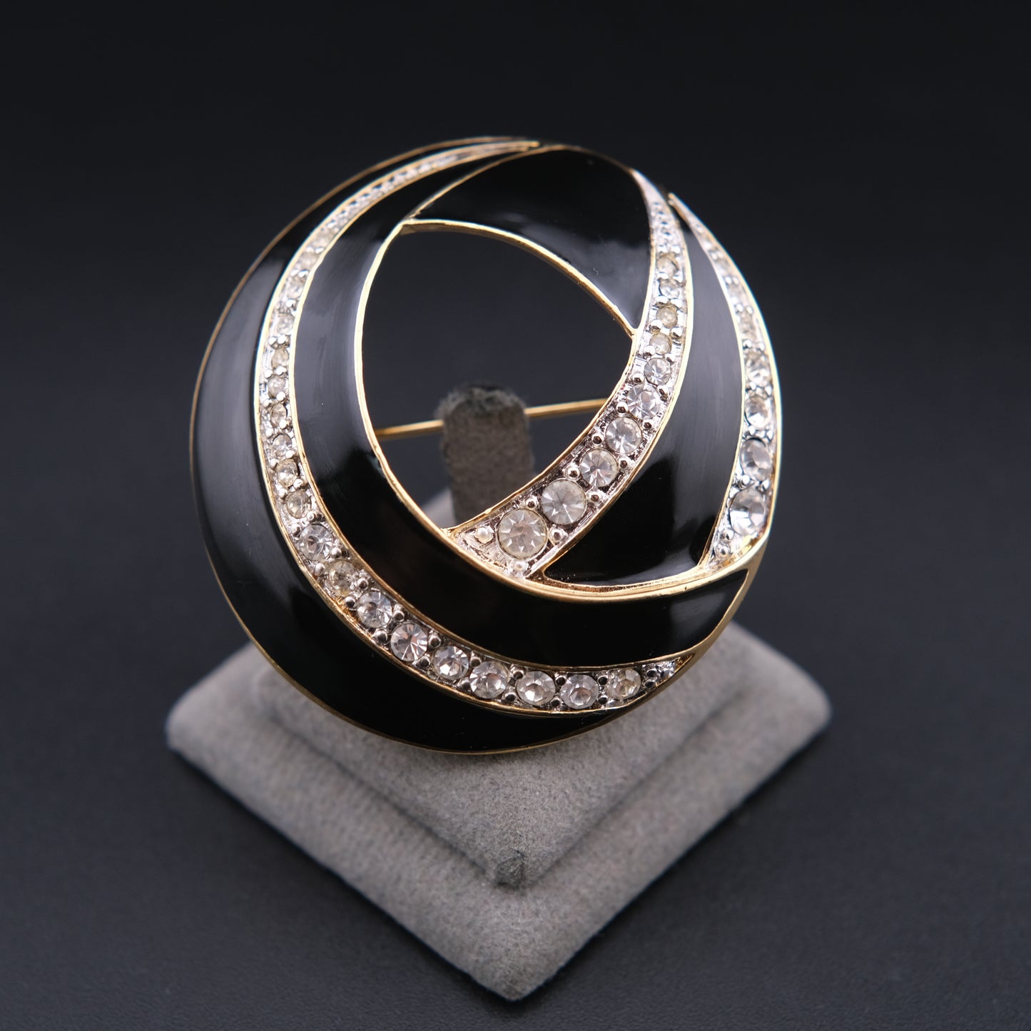 ❤️ Vintage Trifari Black Enamel & Rhinestone Domed Swirl Brooch