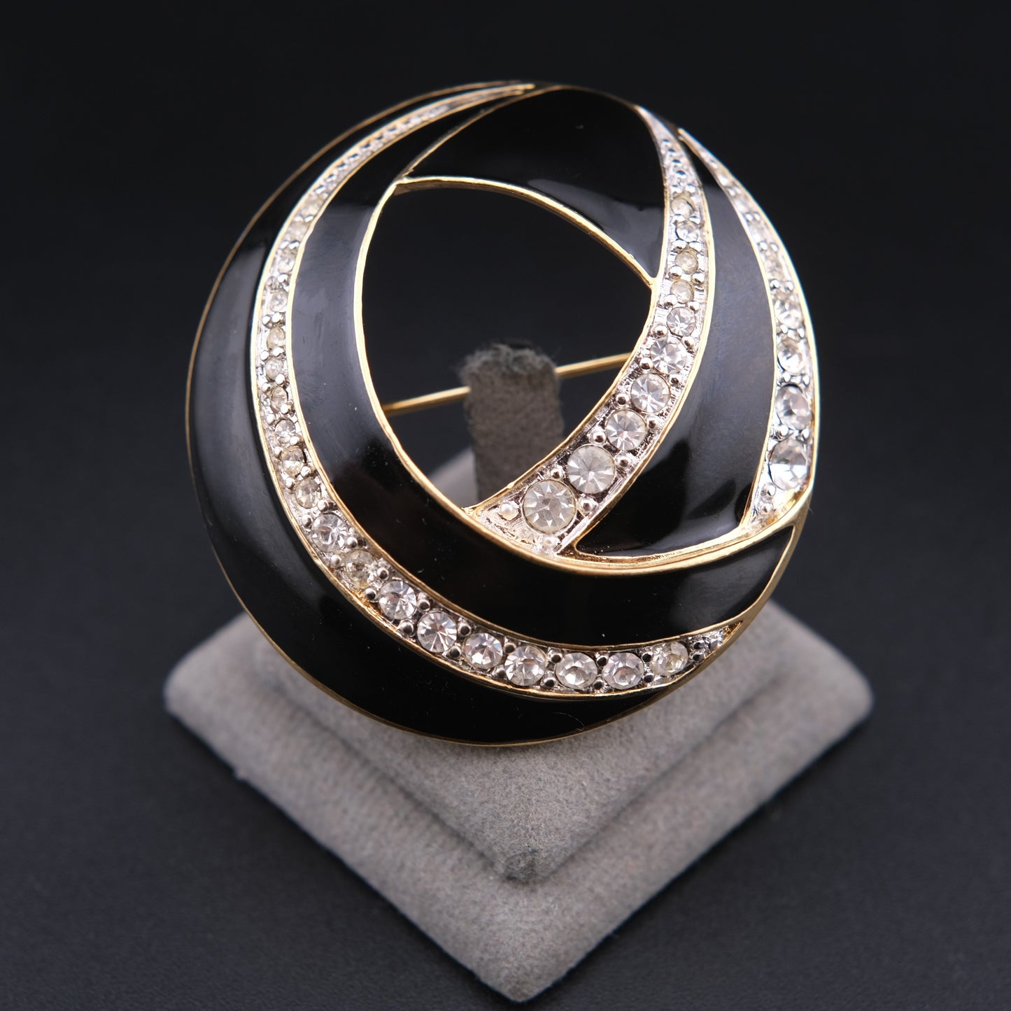 ❤️ Vintage Trifari Black Enamel & Rhinestone Domed Swirl Brooch