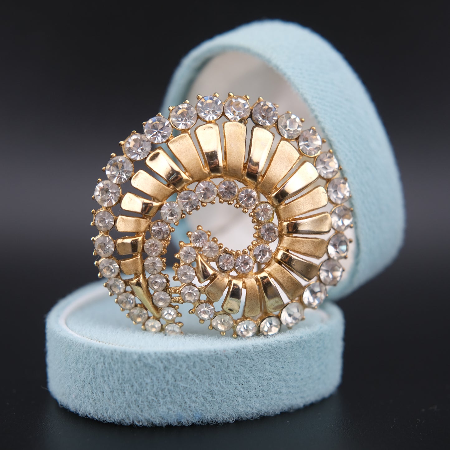 ❤️ Rare Vintage Crown Trifari Alfred Philippe Rhinestone Swirl Gold-Tone Brooch
