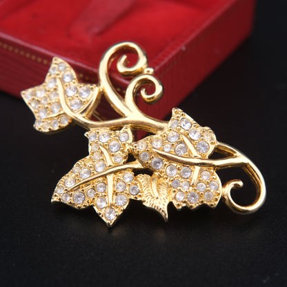 ❤️ Swarovski Ivy Leaf Brooch – Gold-Tone with Clear Crystals