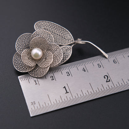 ❤️ Elegant Vintage Sterling Silver Filigree Flower Brooch with Pearl Center, Floral Leaf Design Pin