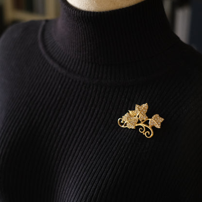 ❤️ Swarovski Ivy Leaf Brooch – Gold-Tone with Clear Crystals