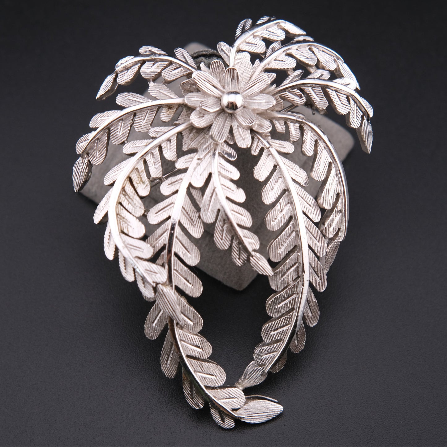 ❤️ Vintage Crown Trifari Silver-Tone Leaf Spray Brooch