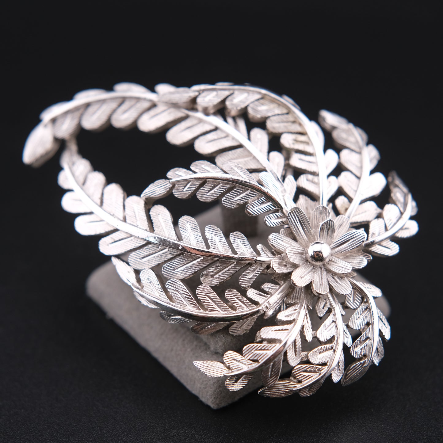 ❤️ Vintage Crown Trifari Silver-Tone Leaf Spray Brooch