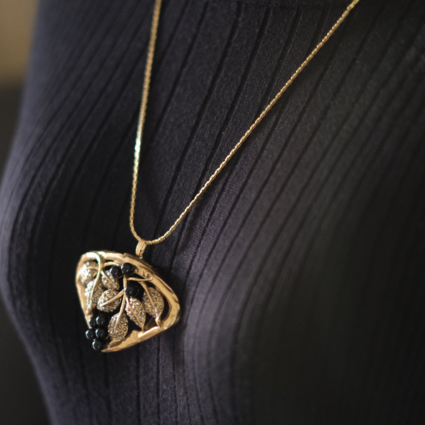 Vintage Signed WS Gold-Tone Scarf Ring with Black Beads & Marcasite Leaves – Convertible Pendant