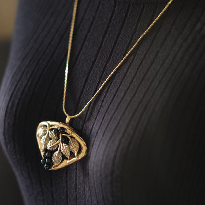 Vintage Signed WS Gold-Tone Scarf Ring with Black Beads & Marcasite Leaves – Convertible Pendant