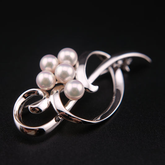 ❤️ Tasaki Akoya Pearl Brooch – Sterling Silver Ribbon Design