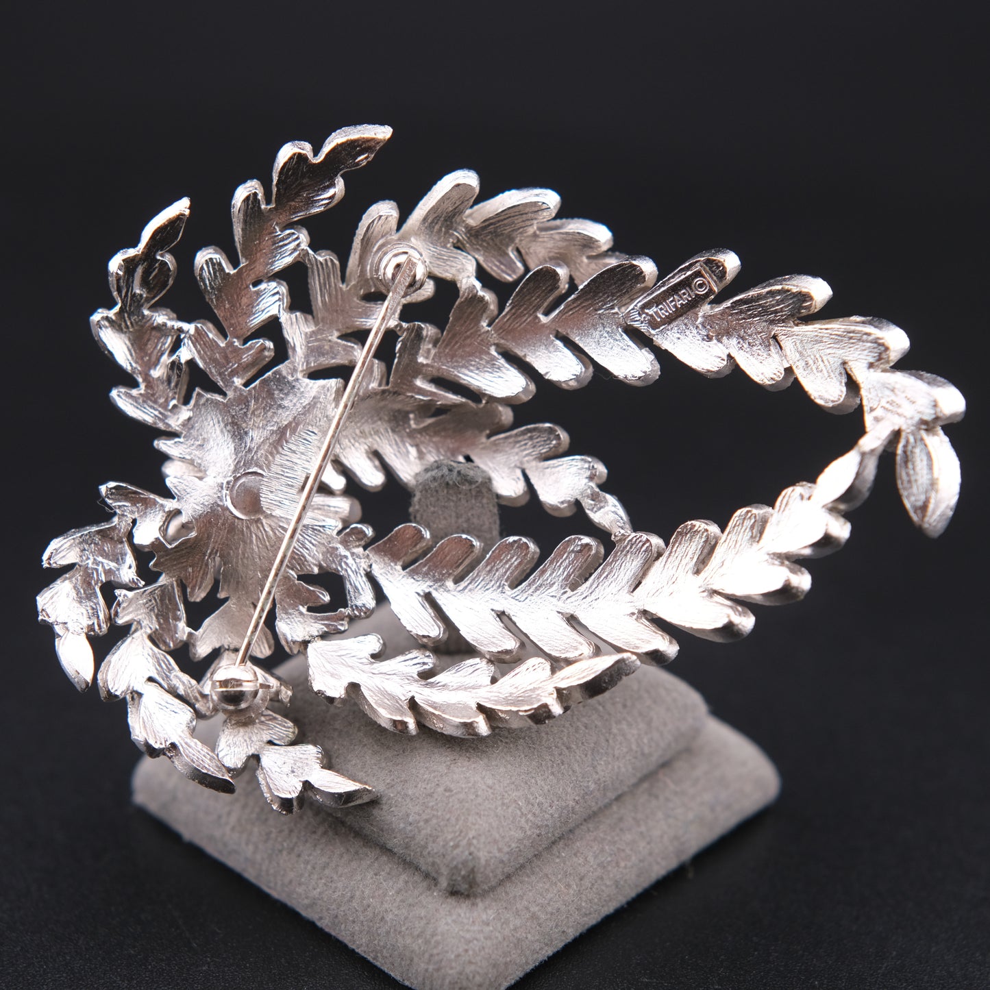 ❤️ Vintage Crown Trifari Silver-Tone Leaf Spray Brooch