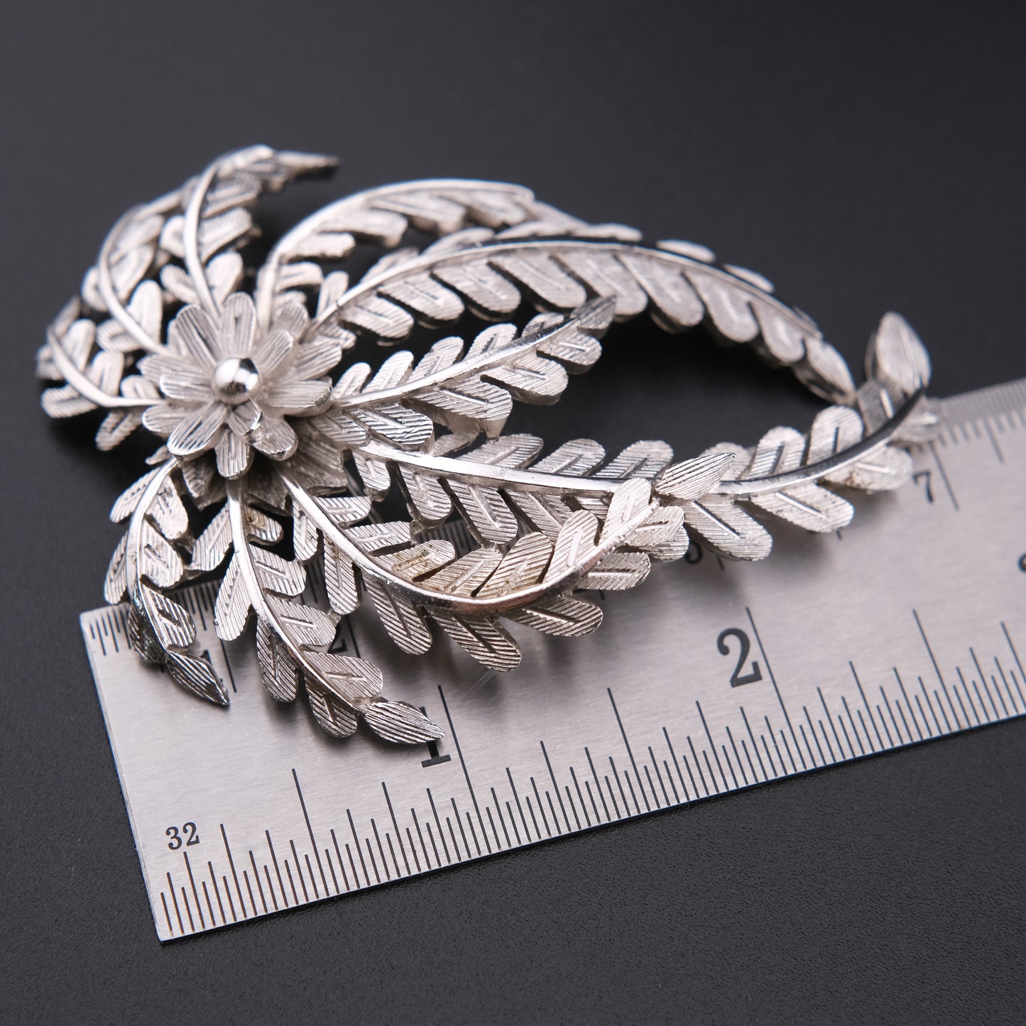 ❤️ Vintage Crown Trifari Silver-Tone Leaf Spray Brooch