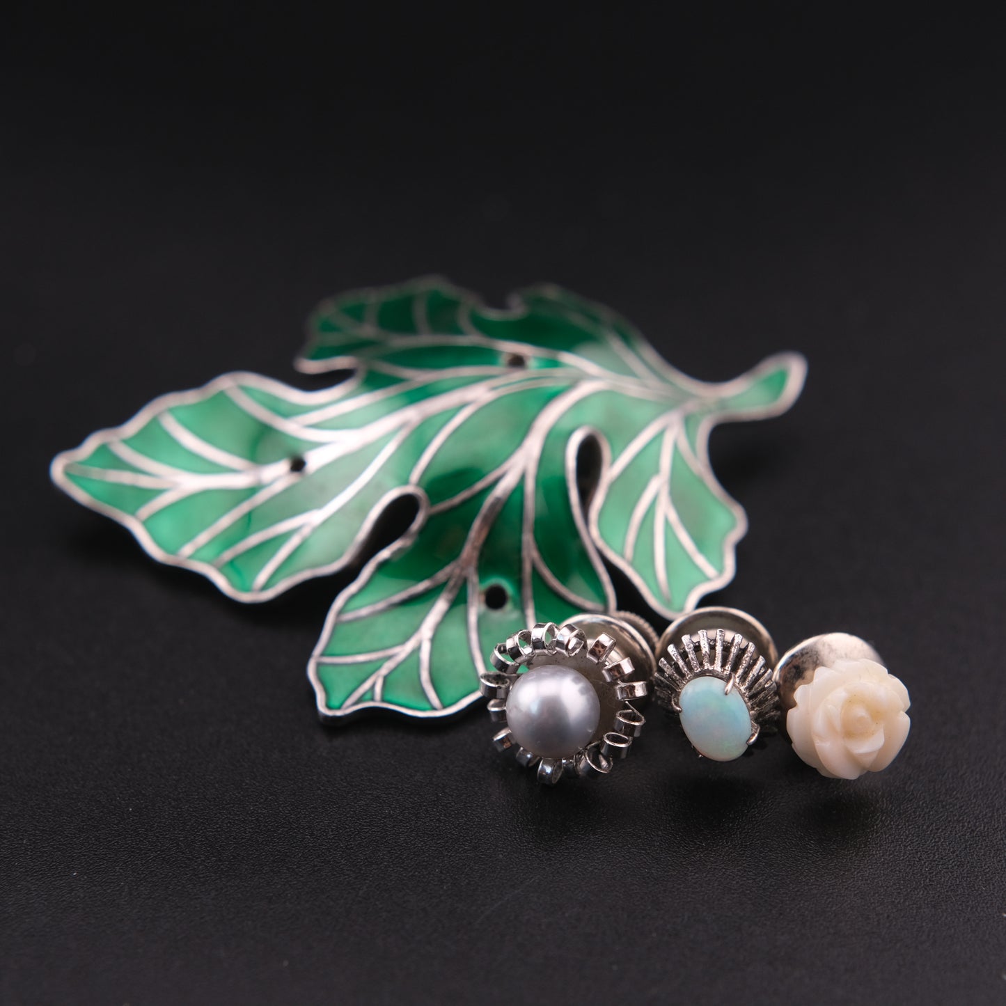 ❤️ Vintage High Silver Botanical Leaf Brooch with Opal & Pearl Accents