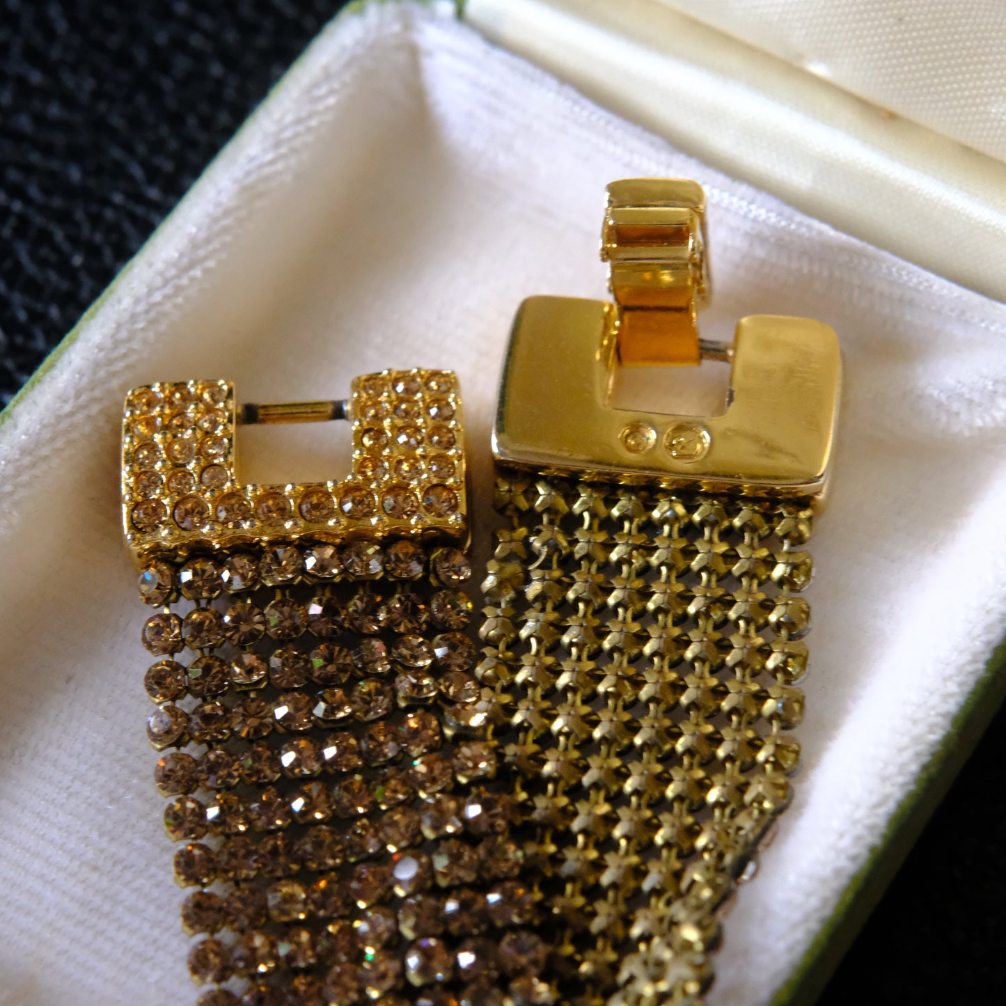 Vintage Swarovski Wide Mesh Bracelet with Champagne Crystals – Gold-Tone Pave Geometric Clasp