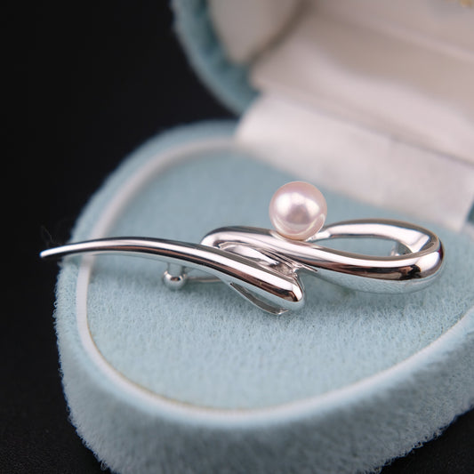 ❤️ Tasaki Akoya Pearl Brooch – Sculptural Silver Ribbon Design