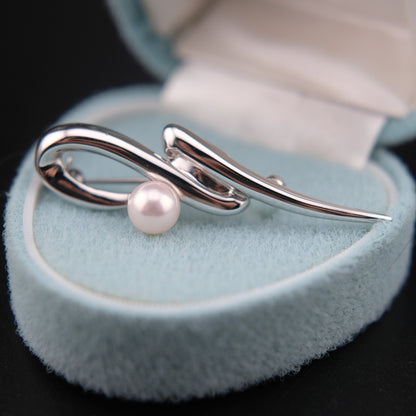 ❤️ Tasaki Akoya Pearl Brooch – Sculptural Silver Ribbon Design