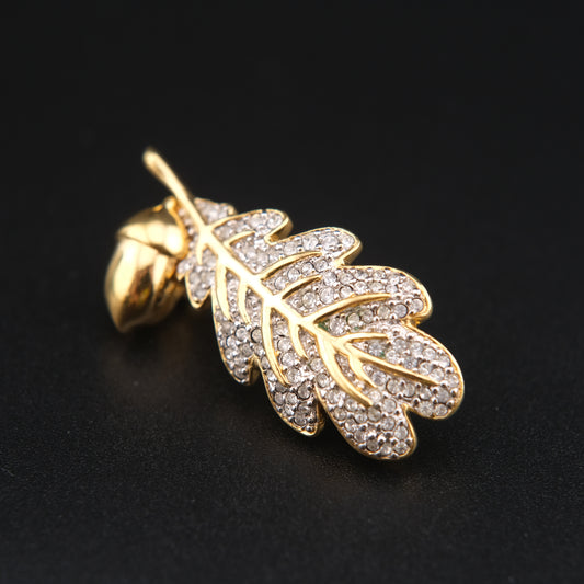 ❤️ Swarovski Oak Leaf & Acorn Crystal Brooch – Gold-Tone Nature Motif