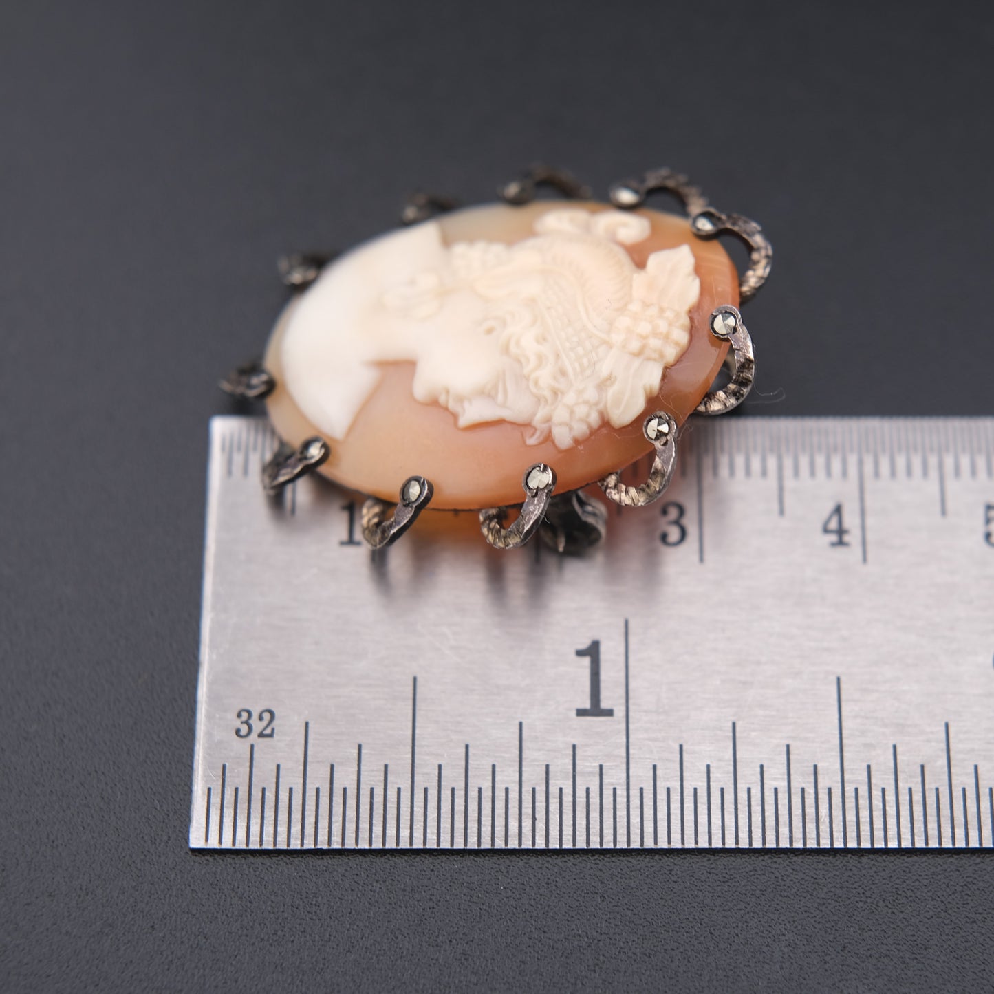 Vintage Shell Cameo Brooch – Hand-Carved Portrait in Ornate Silver Frame