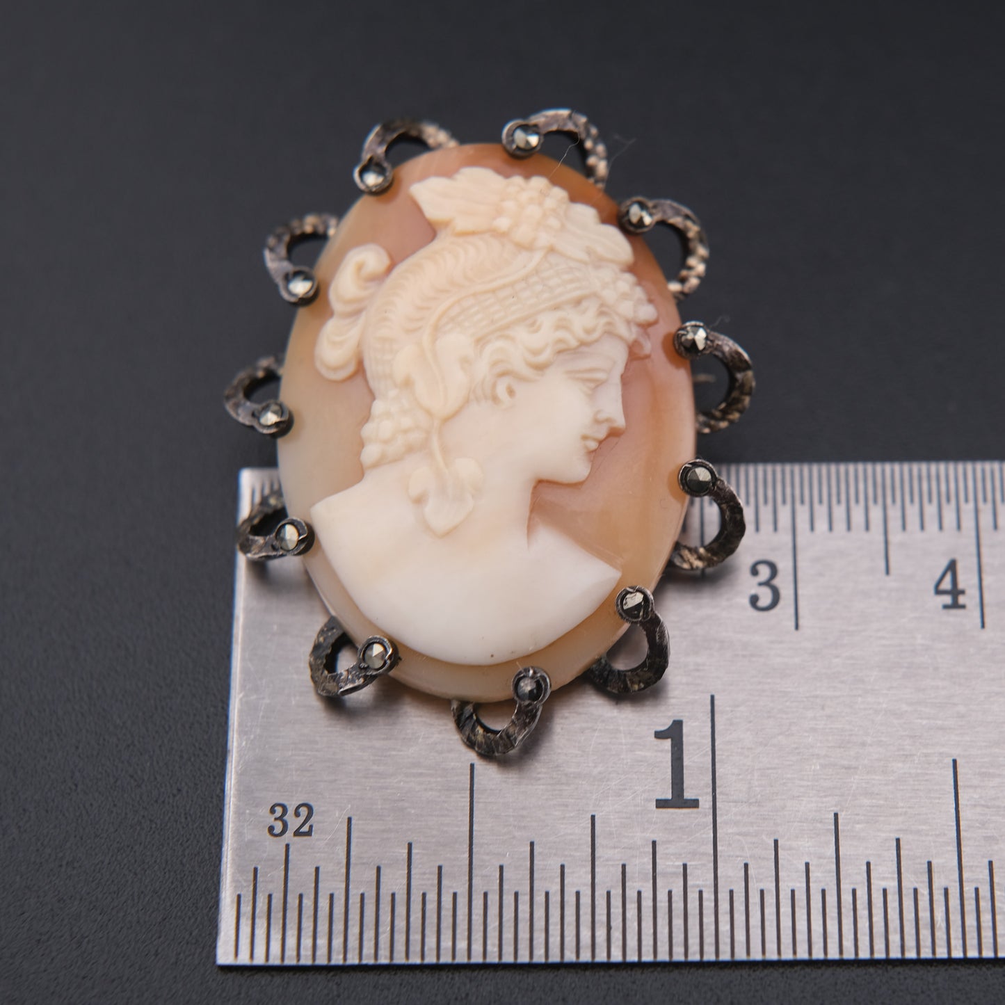 Vintage Shell Cameo Brooch – Hand-Carved Portrait in Ornate Silver Frame