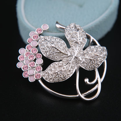 ❤️ Vintage Swarovski Crystal Grape Cluster & Leaf Brooch – Silver Tone