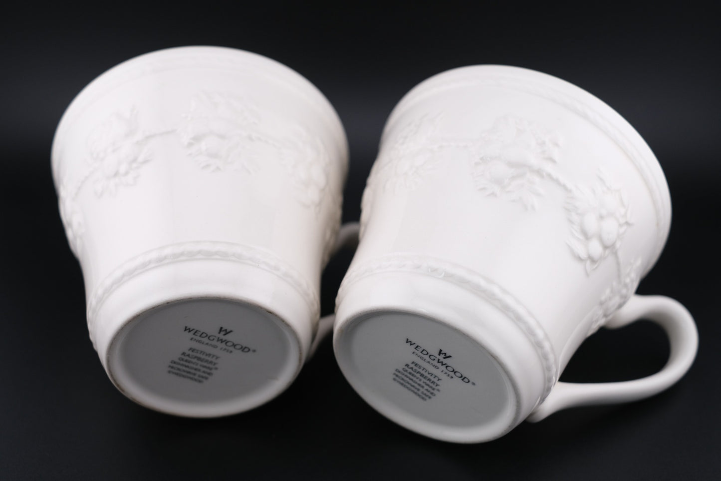 ❤️ Wedgwood Festivity Raspberry Queen's Ware Mug Pair – White Embossed Relief with Raspberry Interior Motif