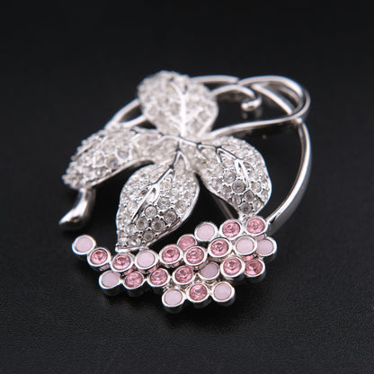 ❤️ Vintage Swarovski Crystal Grape Cluster & Leaf Brooch – Silver Tone
