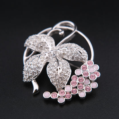 ❤️ Vintage Swarovski Crystal Grape Cluster & Leaf Brooch – Silver Tone