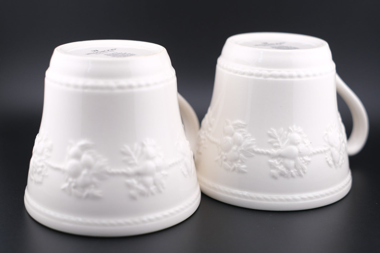 ❤️ Wedgwood Festivity Raspberry Queen's Ware Mug Pair – White Embossed Relief with Raspberry Interior Motif