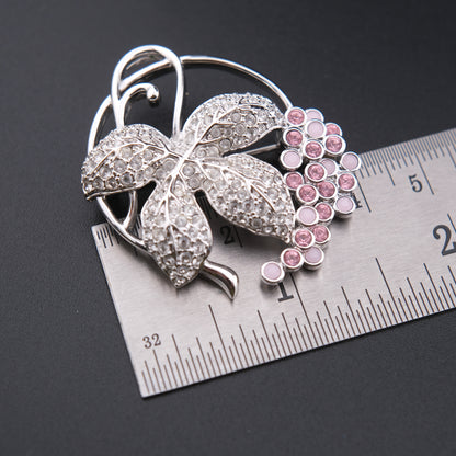 ❤️ Vintage Swarovski Crystal Grape Cluster & Leaf Brooch – Silver Tone