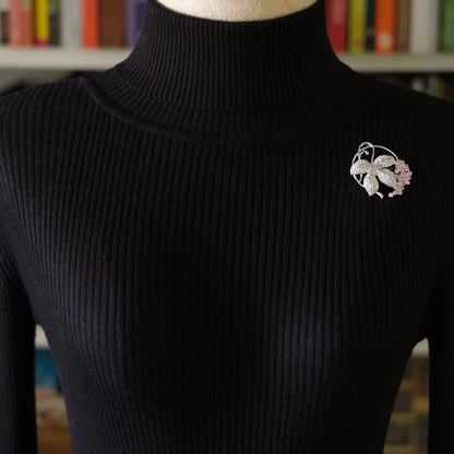 ❤️ Vintage Swarovski Crystal Grape Cluster & Leaf Brooch – Silver Tone