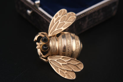 Vintage Wiggle-Wing Bee Brooch – Gold Tone Metal with Black Cabochon Eyes | 1950s–1960s Statement Pin