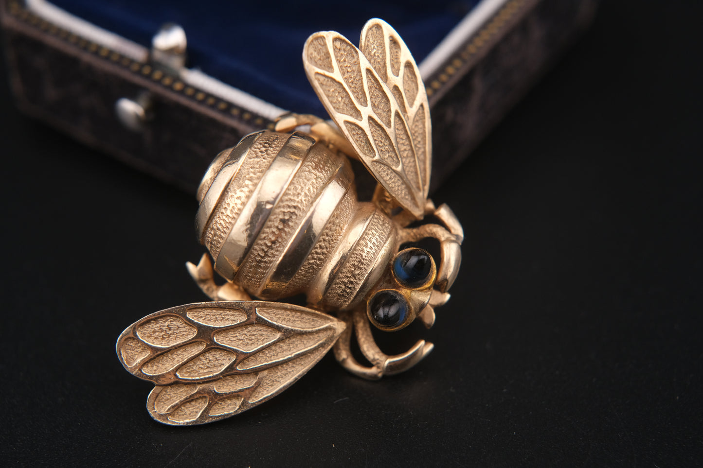 Vintage Wiggle-Wing Bee Brooch – Gold Tone Metal with Black Cabochon Eyes | 1950s–1960s Statement Pin