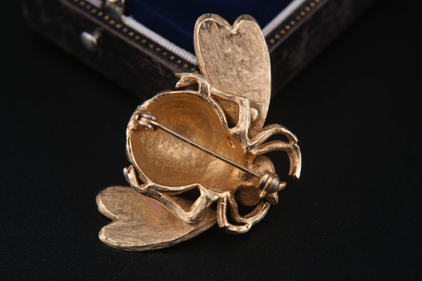 Vintage Wiggle-Wing Bee Brooch – Gold Tone Metal with Black Cabochon Eyes | 1950s–1960s Statement Pin