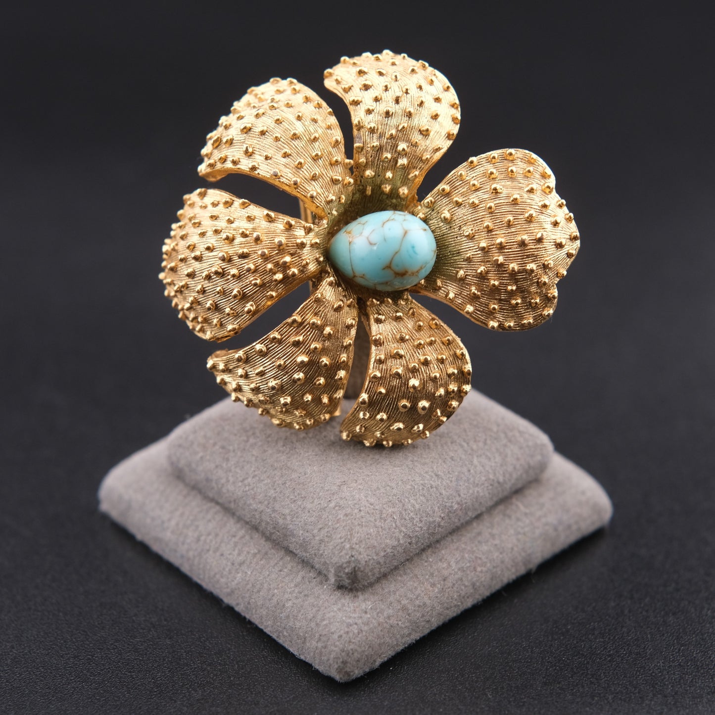 ❤️ Vintage Gold Tone Textured Floral Brooch with Turquoise Cabochon Center