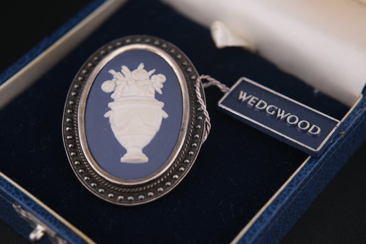 Vintage Wedgwood Sterling Silver Brooch & Pendant – Jasperware Vase Motif