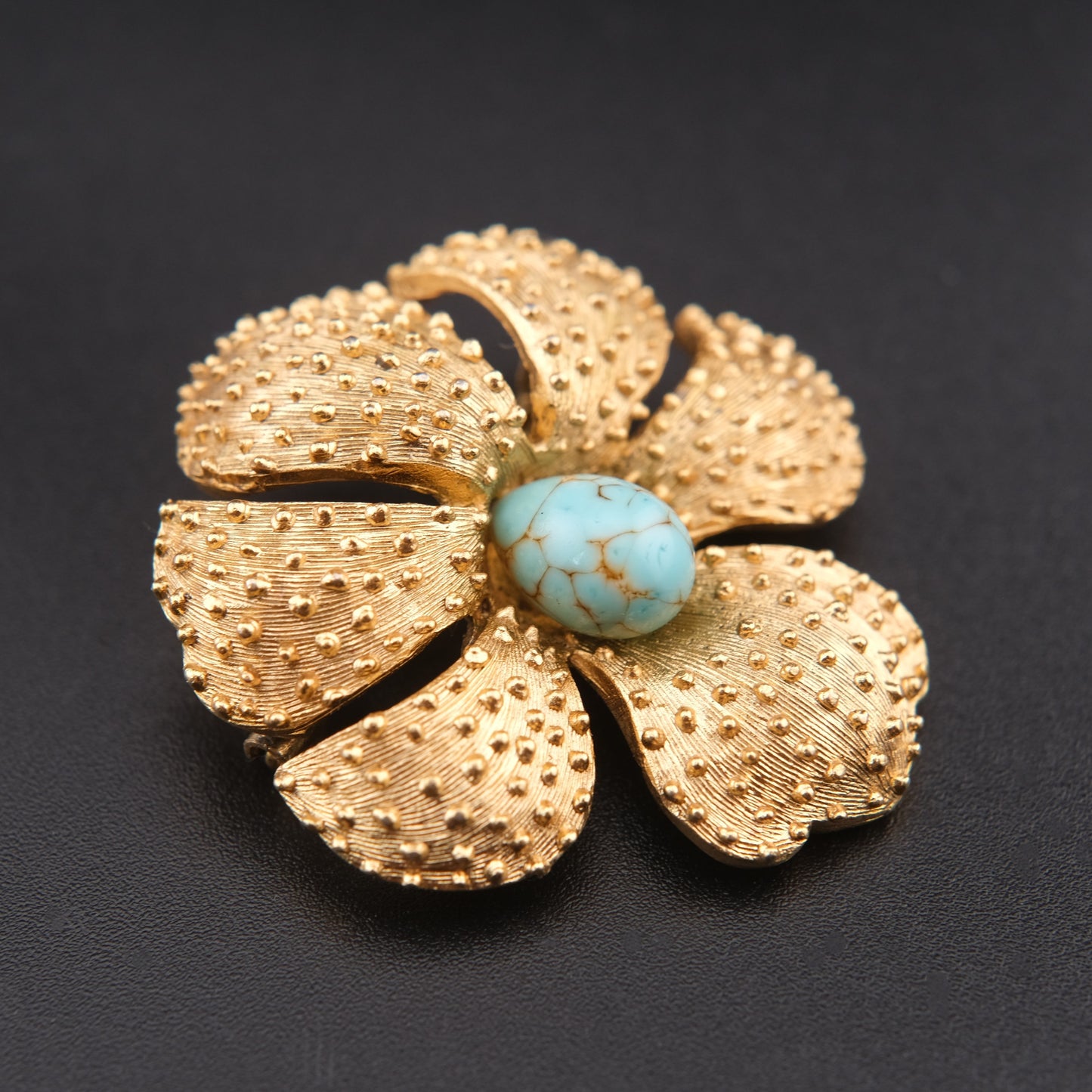 ❤️ Vintage Gold Tone Textured Floral Brooch with Turquoise Cabochon Center
