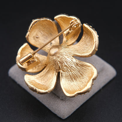 ❤️ Vintage Gold Tone Textured Floral Brooch with Turquoise Cabochon Center