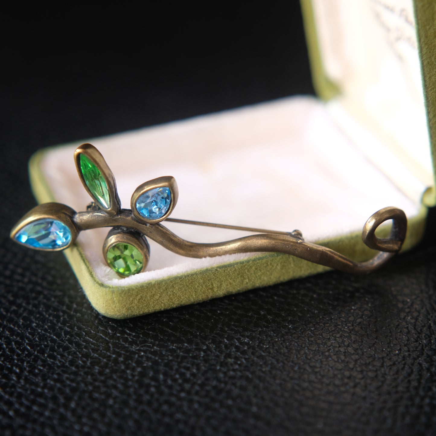 Ikuo Paris Sculptural Leaf Brooch – Vintage French Designer Jewelry