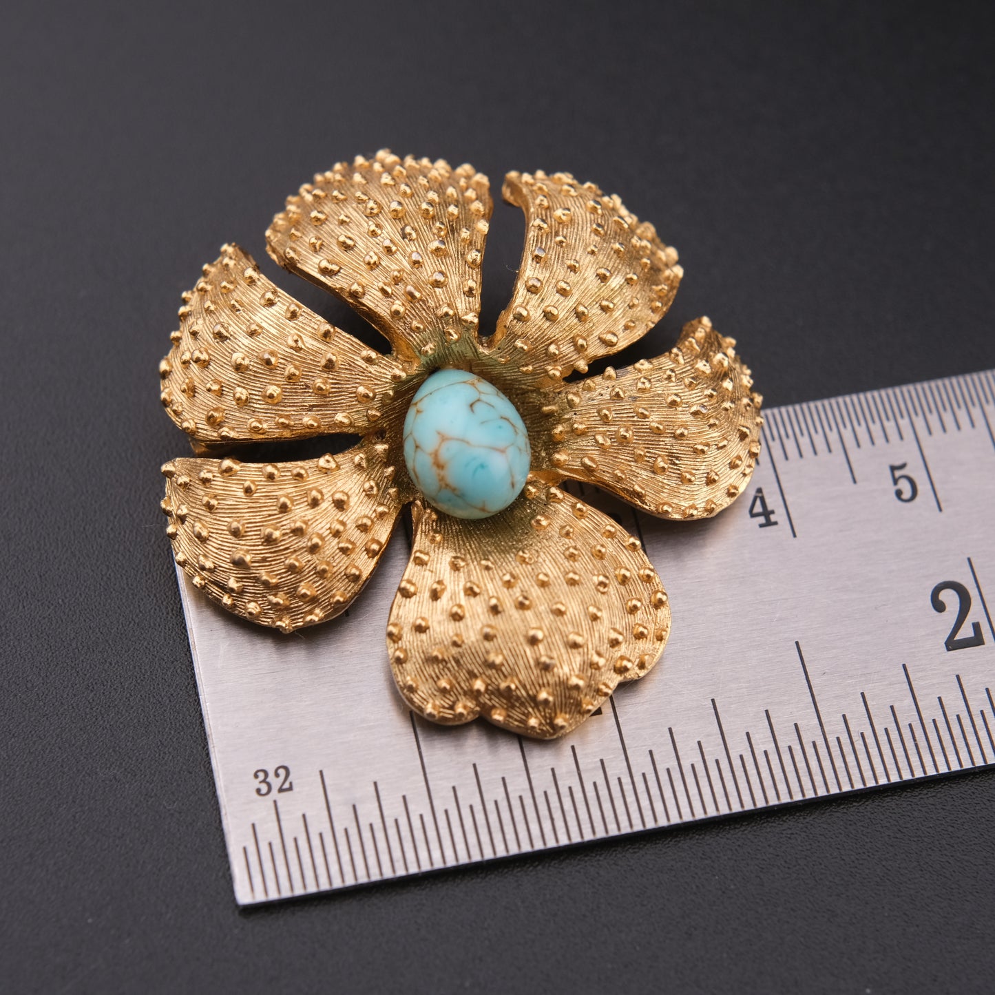 ❤️ Vintage Gold Tone Textured Floral Brooch with Turquoise Cabochon Center